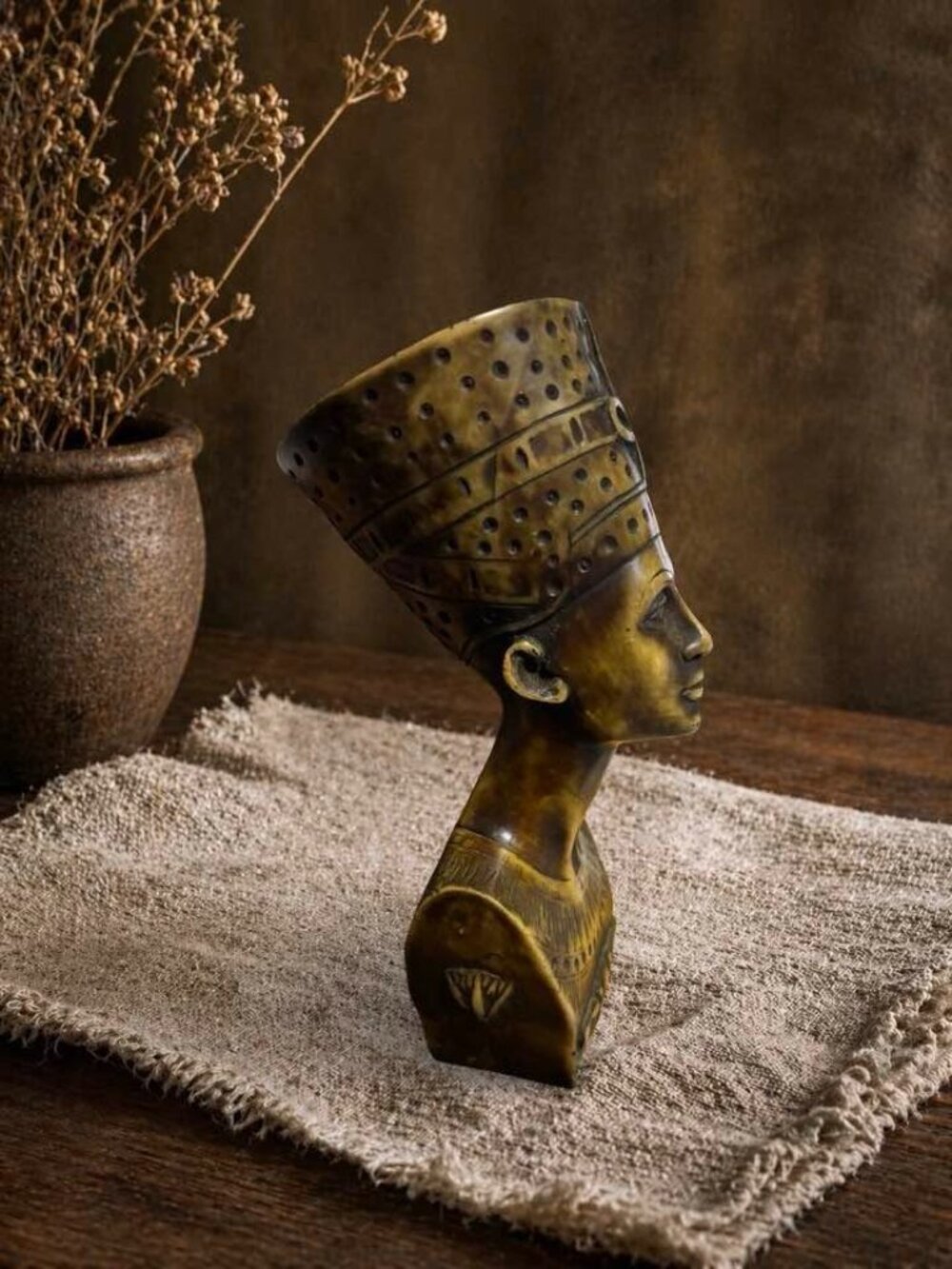Vintage Nefertiti Bust Sculpture| Bronze Finish Composite Resin | Egyptian Queen - Picture 3 of 7